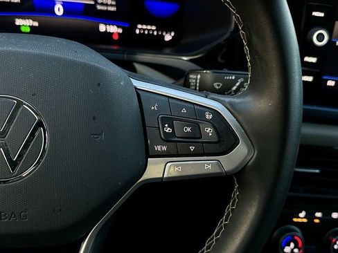 Used 2023 Volkswagen Taos SE w/ Black Wheel Package image 29