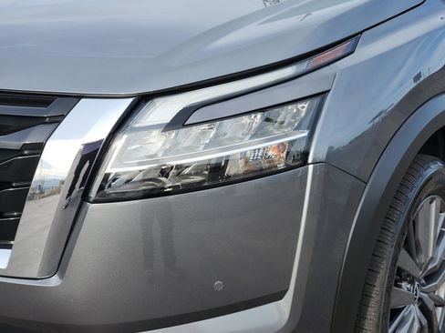 Used 2024 Nissan Pathfinder SL w/ SL Premium Package image 11