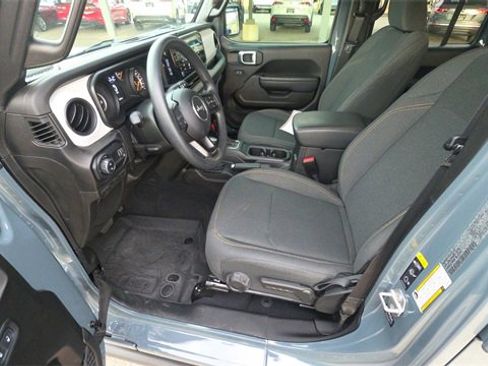 Used 2024 Jeep Gladiator Sport image 13