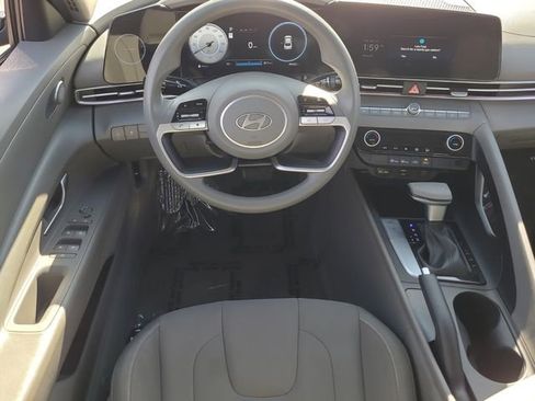 Used 2024 Hyundai Elantra SEL image 9