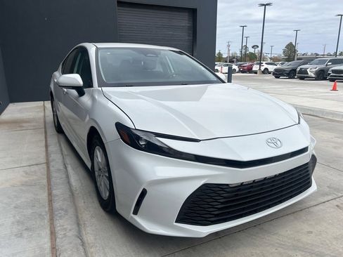 Used 2025 Toyota Camry LE FWD image 3