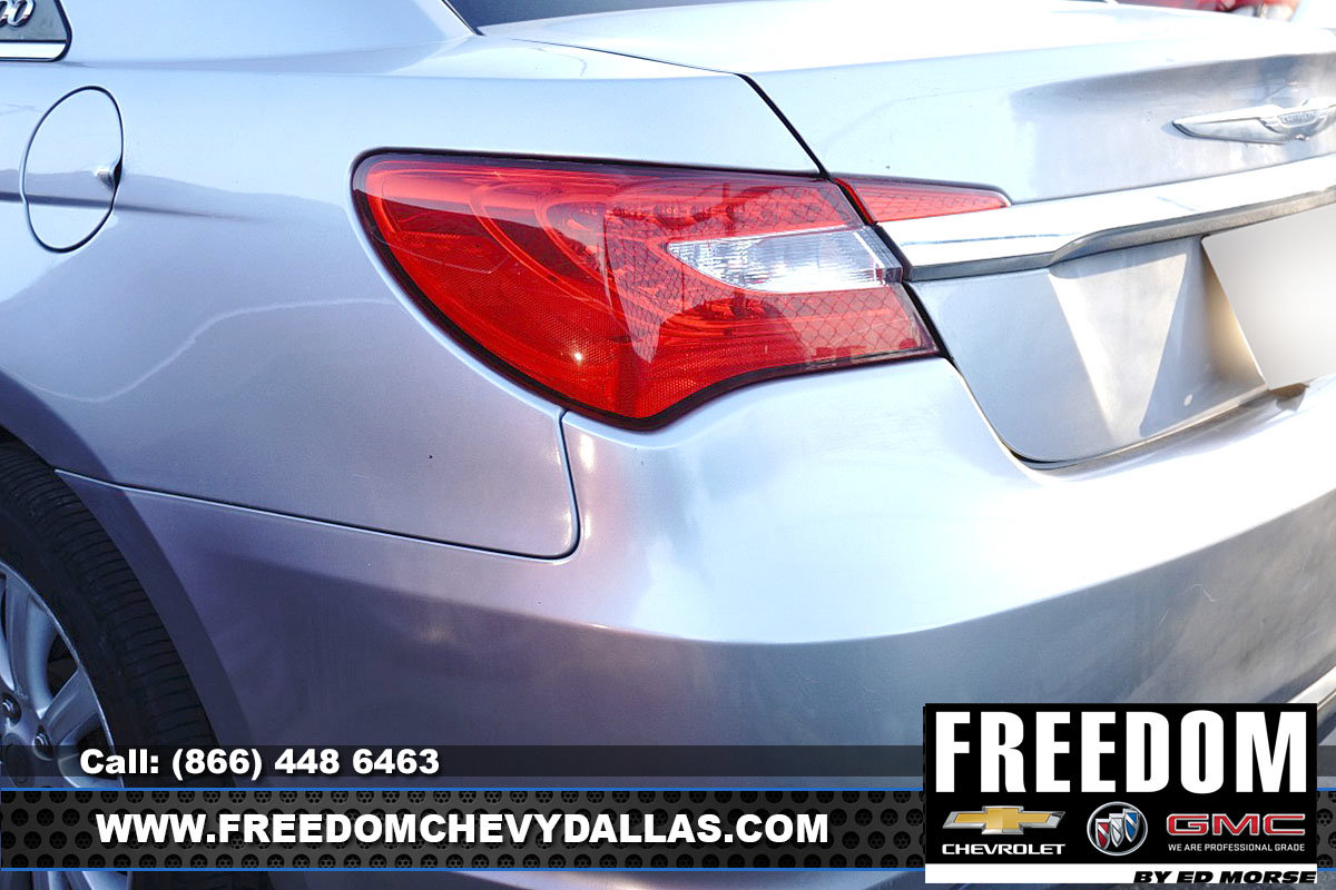 Used 2013 Chrysler 200 Touring FWD image 9