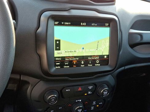 Certified 2023 Jeep Renegade Latitude w/ Sun & Fun Group image 17