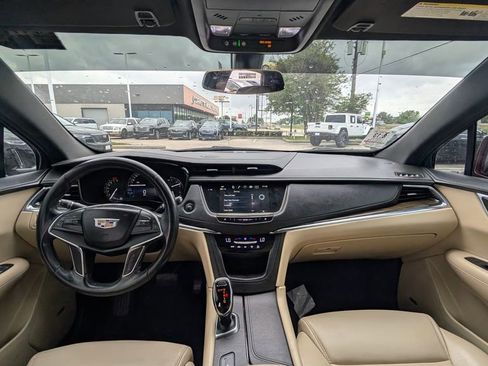 Used 2018 Cadillac XT5 FWD image 8