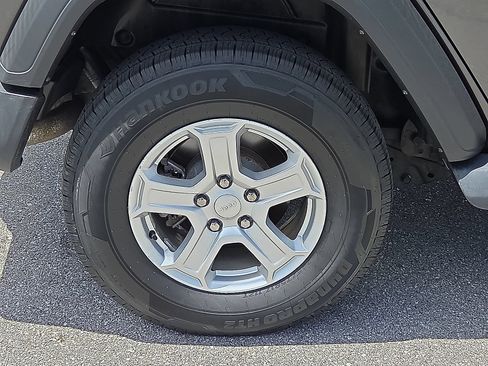 Used 2019 Jeep Wrangler Unlimited Sport S AWD/4WD image 17