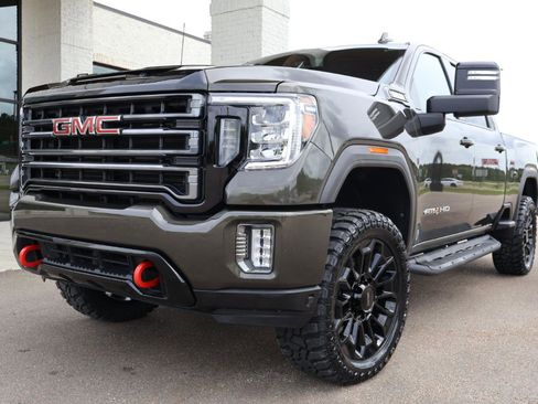 Used 2023 GMC Sierra 2500 AT4 image 2