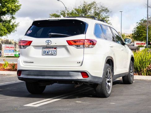 Used 2019 Toyota Highlander Plus w/ Carpet Mat Package (TMS) image 6