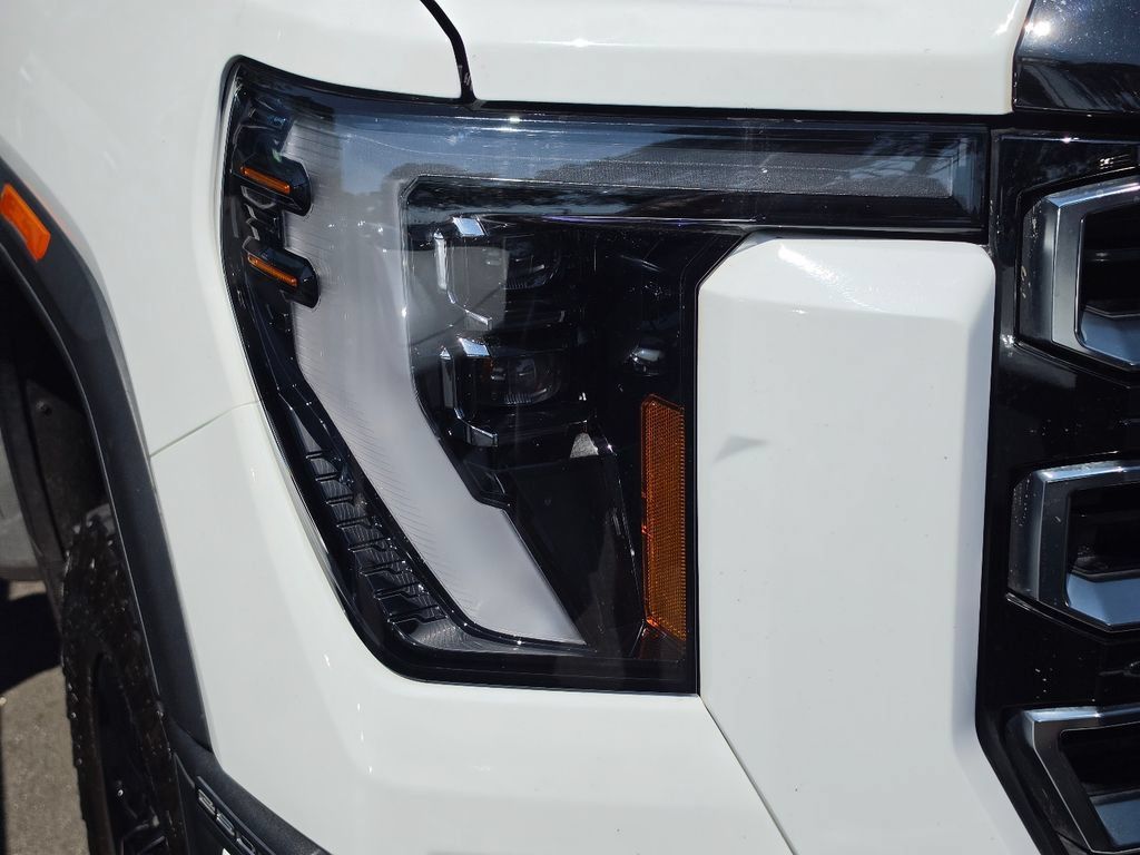 Used 2024 GMC Sierra 2500 AT4 w/ AT4 Preferred Package AWD/4WD image 3