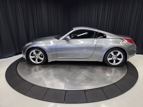 Used 2006 Nissan 350Z Touring w/ (N93) Cargo Convenience Pkg image 8