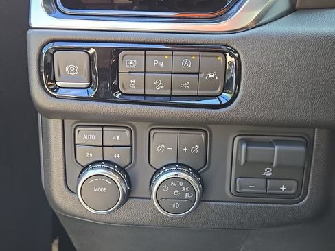 New 2026 GMC Yukon Denali w/ Denali Reserve Package AWD/4WD image 31