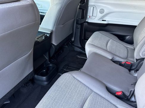 Used 2025 Toyota Sienna LE image 27