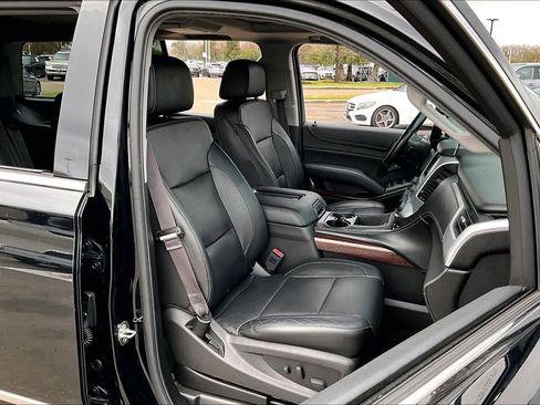 Used 2017 GMC Yukon SLT w/ Premium Edition image 7