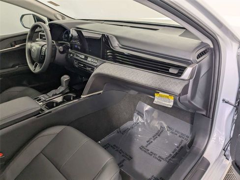 Used 2025 Toyota Camry XLE w/ Premium Plus Package image 28