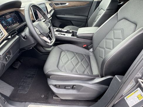 Used 2025 Volkswagen Atlas SE image 5