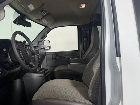Used 2025 Chevrolet Express 3500 LT w/ LT Preferred Equipment Group RWD image 20