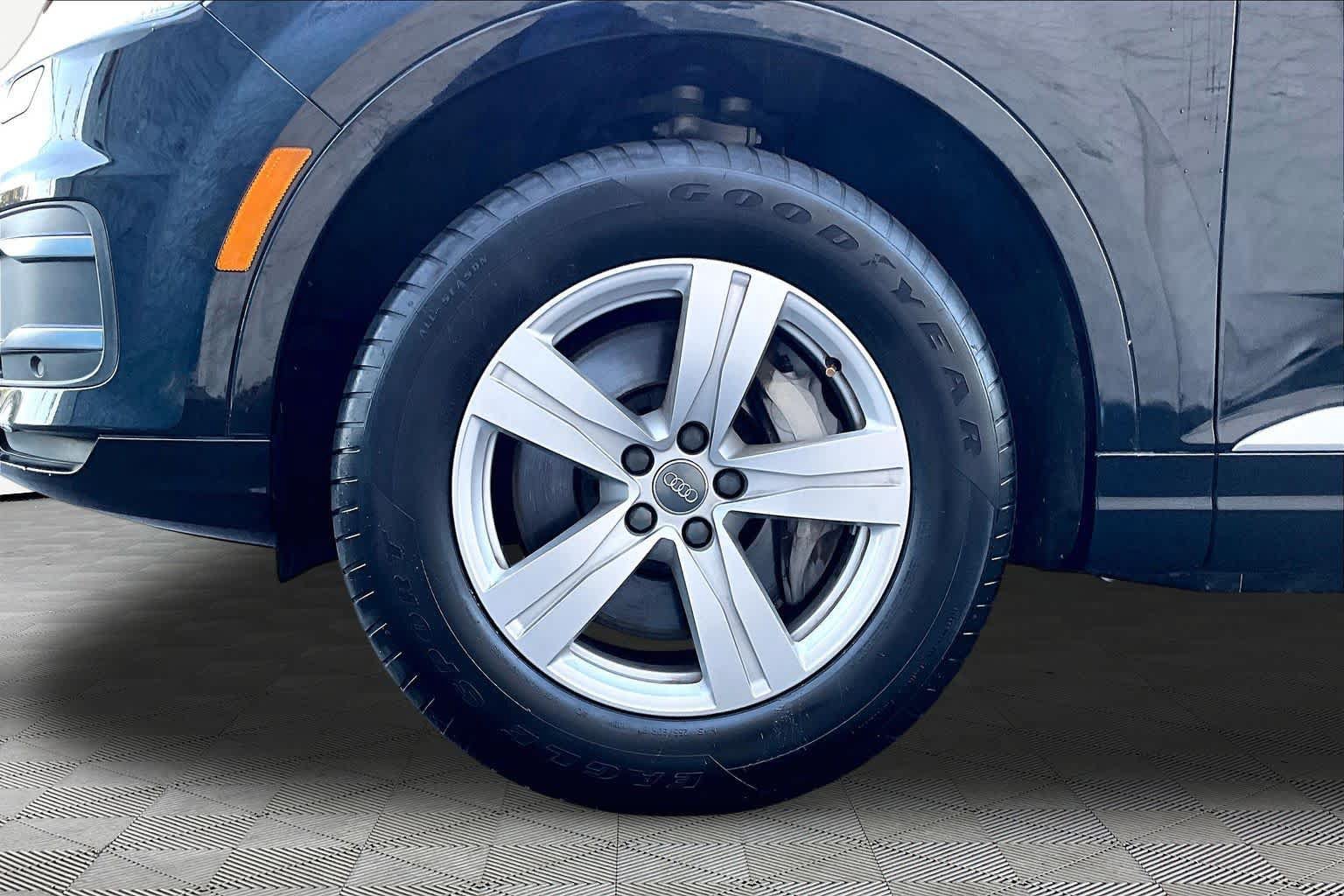 Used 2017 Audi Q7 2.0T Premium AWD/4WD image 11