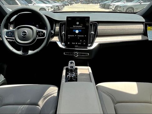 New 2026 Volvo XC90 B6 Plus w/ Protection Package Premier image 8