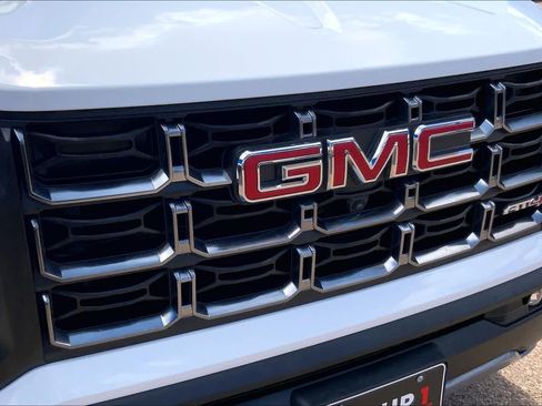 Used 2024 GMC Canyon AT4 w/ Technology Package AWD/4WD image 30