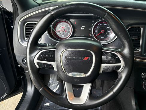 Used 2017 Dodge Charger SXT w/ Navigation & Travel Group image 27