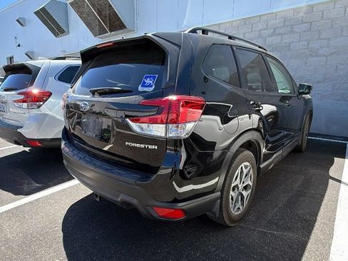 Used 2024 Subaru Forester Premium AWD/4WD image 2