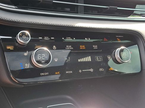 Used 2023 INFINITI QX60 Luxe w/ Vision Package AWD/4WD image 17