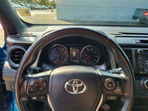 Used 2017 Toyota RAV4 SE image 16