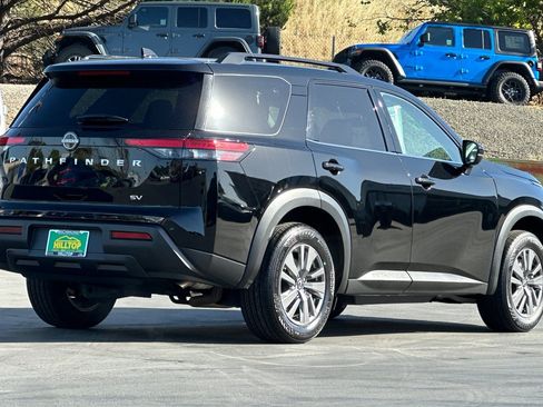 Used 2024 Nissan Pathfinder SV FWD image 4