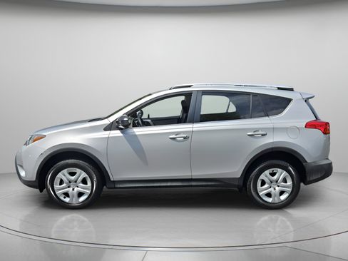 Used 2015 Toyota RAV4 LE FWD image 2
