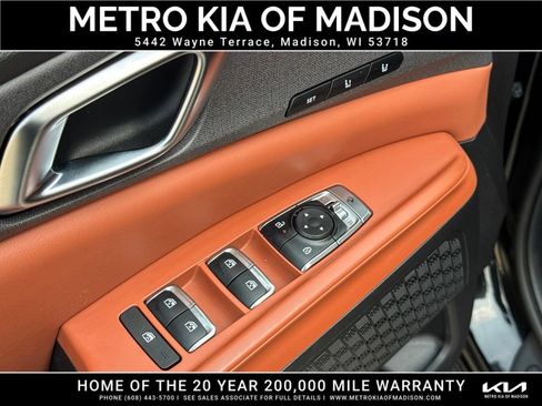 Used 2026 Kia Carnival EX FWD image 12