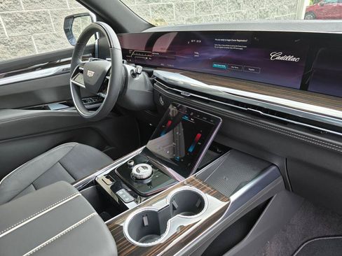 New 2026 Cadillac Escalade Luxury AWD/4WD image 19