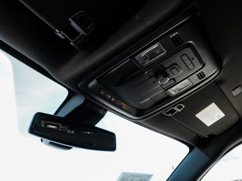 Used 2021 GMC Yukon XL Denali image 32