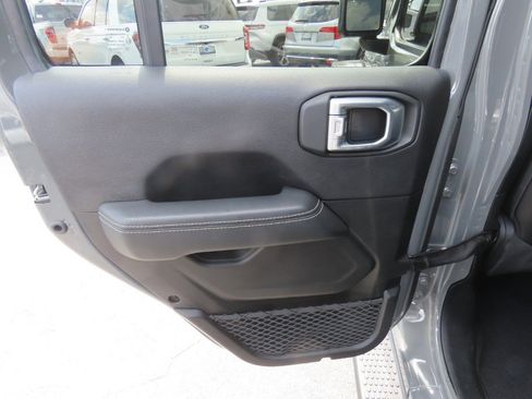 Used 2020 Jeep Wrangler Unlimited Sahara AWD/4WD image 19