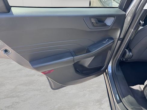 Used 2022 Ford Escape SE FWD image 11