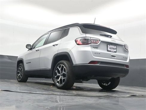 New 2026 Jeep Compass Limited image 40