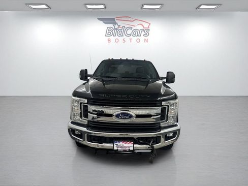 Used 2017 Ford F250 XLT w/ XLT Value Package AWD/4WD image 2