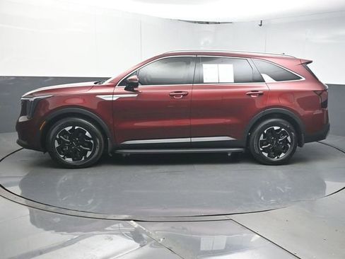 Used 2025 Kia Sorento S FWD image 5