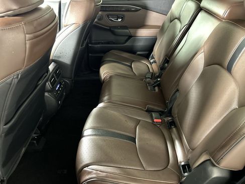 Used 2025 Honda Pilot Elite image 23