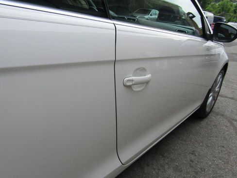 Used 2013 Volkswagen Eos Komfort FWD image 19