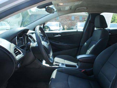 Used 2016 Chevrolet Cruze LS FWD image 12