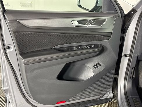 Used 2025 Volkswagen Atlas Cross Sport SE AWD/4WD image 12