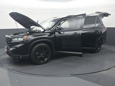 Used 2025 Honda Pilot Black Edition image 38