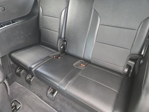 Used 2025 Buick Enclave Preferred AWD/4WD image 30
