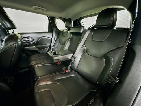 Used 2019 Jeep Cherokee Limited image 28