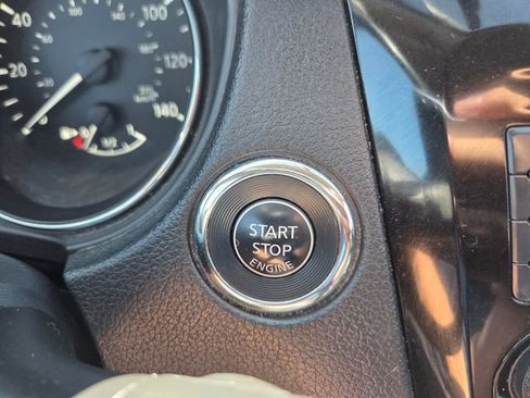 Used 2018 Nissan Rogue SV AWD/4WD image 23