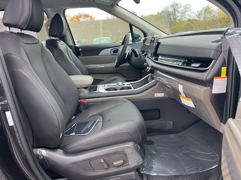 New 2026 Kia Carnival EX image 14