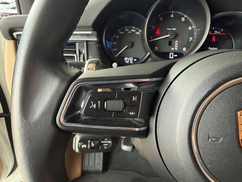Certified 2023 Porsche Macan AWD/4WD image 16