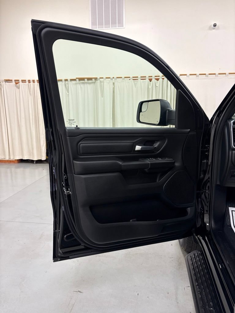 New 2026 RAM 1500 Express AWD/4WD image 17