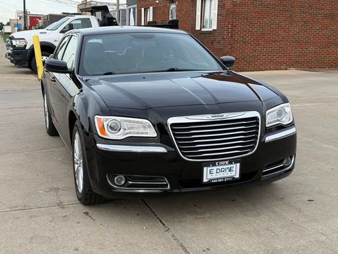 Used 2014 Chrysler 300 AWD w/ Driver Convenience Group image 3