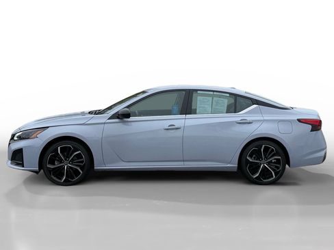 Used 2024 Nissan Altima 2.5 SR image 2