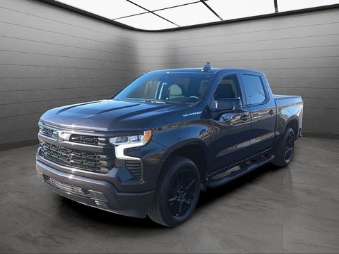 Used 2023 Chevrolet Silverado 1500 RST image 2